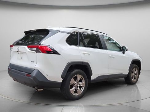 Used 2022 Toyota RAV4 XLE w/ Convenience Package FWD image 7
