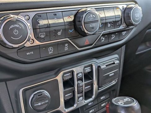 Certified 2019 Jeep Wrangler Unlimited Sahara w/ Quick Order Package 24M Moab AWD/4WD image 37