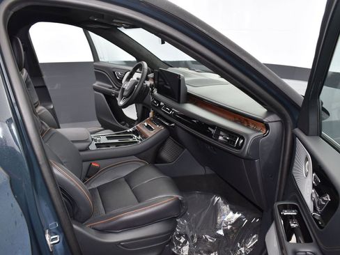 New 2025 Lincoln Aviator Black Label image 16