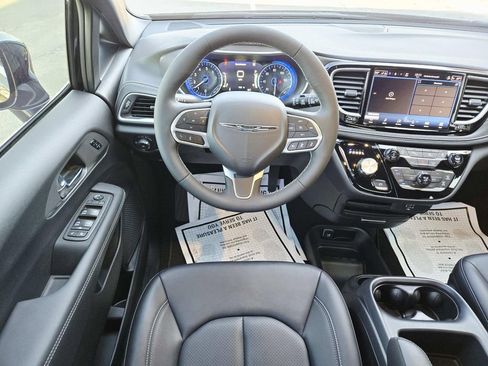 New 2026 Chrysler Pacifica Select FWD image 12