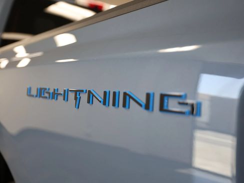 Used 2023 Ford F150 Lightning Platinum AWD/4WD image 17