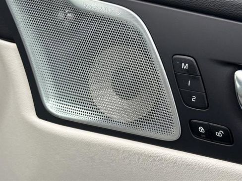 Certified 2023 Volvo XC60 B6 Ultimate w/ Protection Package Premier image 20