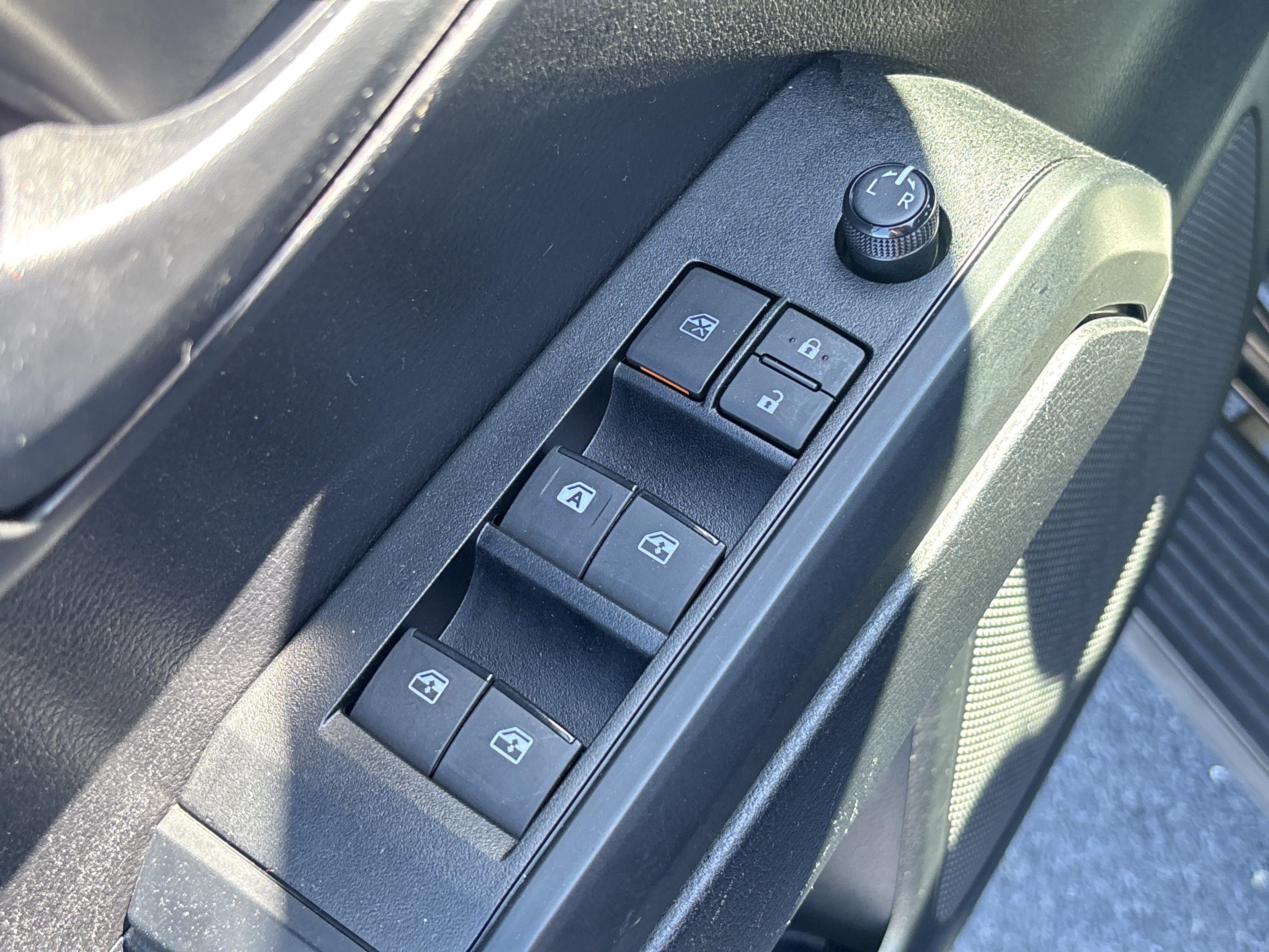 Used 2019 Toyota Tacoma SR w/ SR Convenience Package AWD/4WD image 35