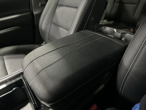 Used 2024 Chevrolet Traverse LT w/ Enhanced Driving Package FWD image 25