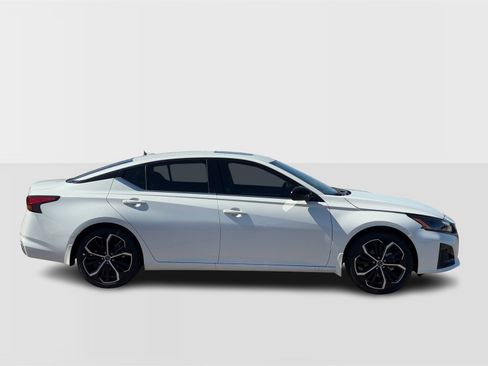 New 2025 Nissan Altima 2.5 SR w/ SR Premium Package image 6