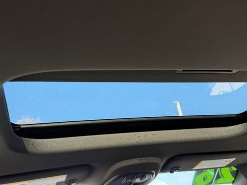 New 2026 Chevrolet Trax RS w/ Sunroof Package FWD image 31