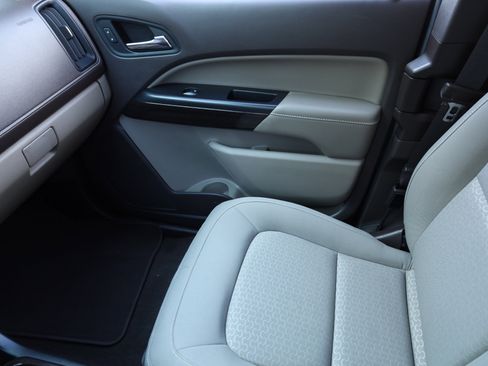 Used 2018 GMC Canyon SLE image 12