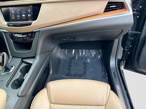 Used 2018 Cadillac XT5 Platinum AWD/4WD image 17