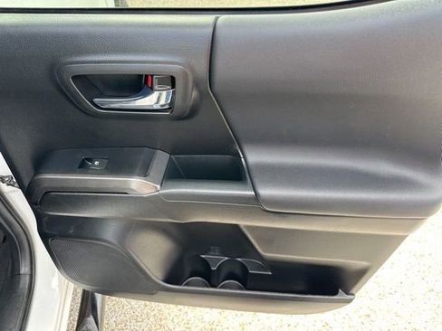 Used 2022 Toyota Tacoma TRD Off-Road w/ Technology Package image 40