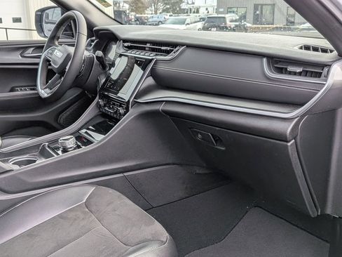 Used 2024 Jeep Grand Cherokee Altitude AWD/4WD image 29