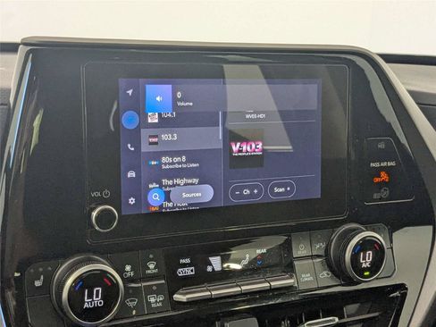 Certified 2025 Toyota Highlander XLE FWD image 22