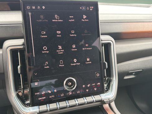 Used 2025 GMC Yukon XL Denali AWD/4WD image 14