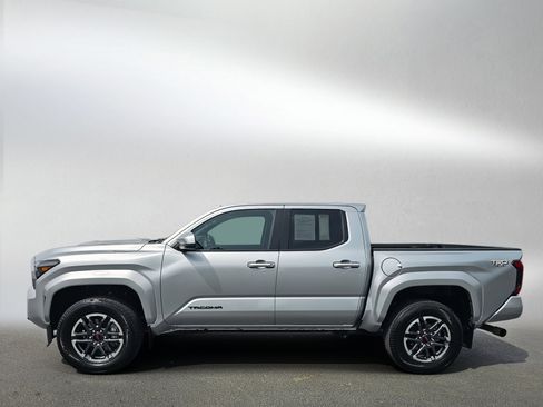 Used 2024 Toyota Tacoma TRD Sport AWD/4WD image 2