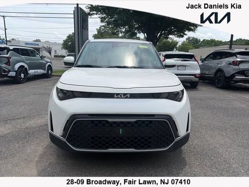 Certified 2023 Kia Soul LX FWD image 1