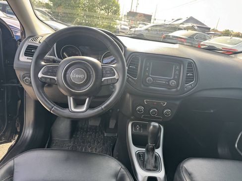 Used 2018 Jeep Compass Latitude w/ Safe & Security Group FWD image 9