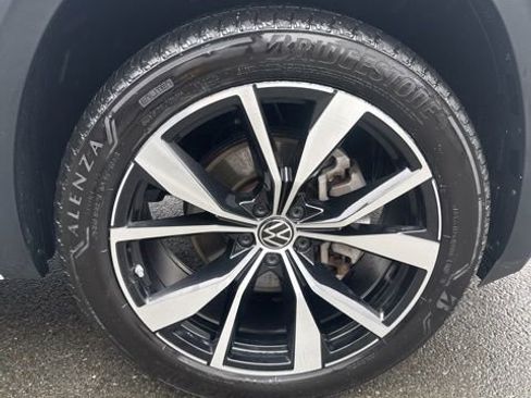 Used 2024 Volkswagen Atlas SEL Premium R-Line image 12