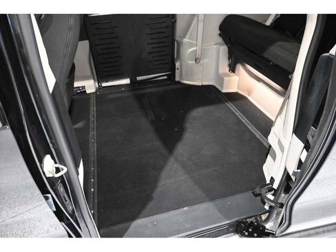 Used 2021 Chrysler Pacifica Touring w/ Cold Weather Group FWD image 27