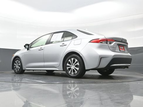 Used 2022 Toyota Corolla LE FWD image 29