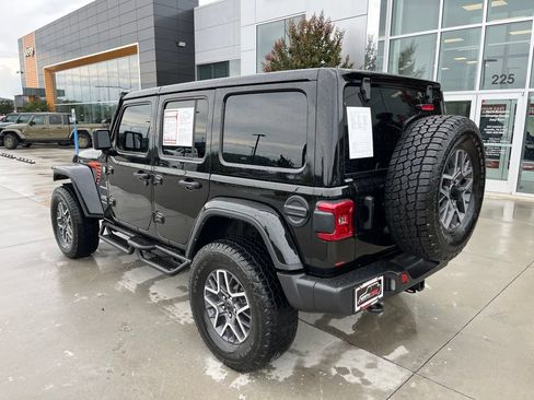 Used 2024 Jeep Wrangler Unlimited Sahara w/ Technology Group AWD/4WD image 17
