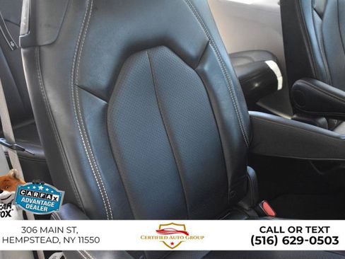 Used 2024 Chrysler Pacifica Touring-L FWD image 24