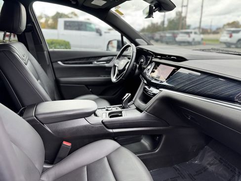 Used 2024 Cadillac XT6 Premium Luxury w/ Technology Package image 11