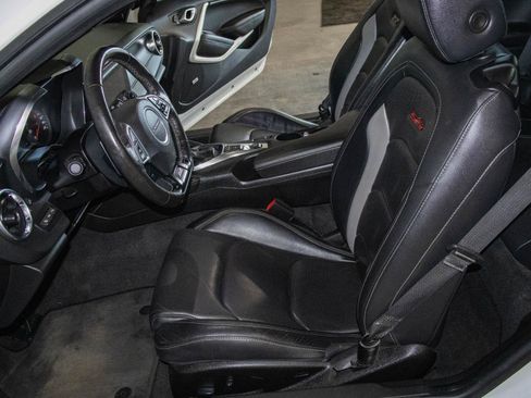 Used 2019 Chevrolet Camaro SS RWD image 8