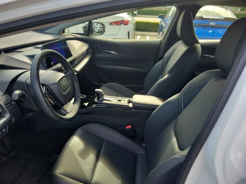 Certified 2025 Toyota Prius FWD image 21
