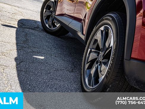 Used 2025 Nissan Rogue SV image 14