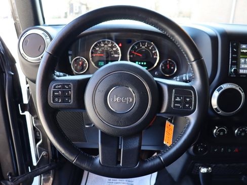 Used 2017 Jeep Wrangler Unlimited Sahara w/ Dual Top Group AWD/4WD image 26