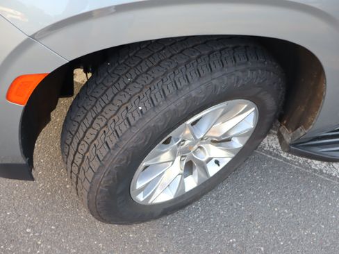 Used 2023 Chevrolet Suburban Premier RWD image 43