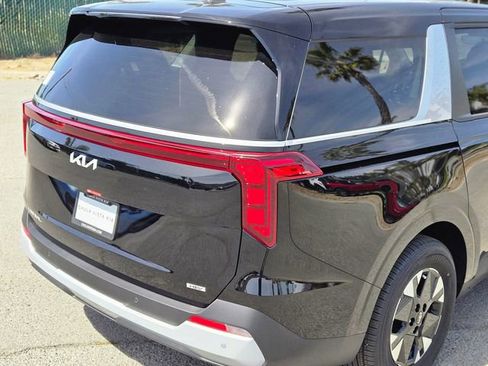 New 2026 Kia Carnival LXS FWD image 7
