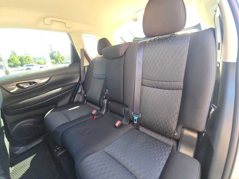 Used 2018 Nissan Rogue SV AWD/4WD image 17
