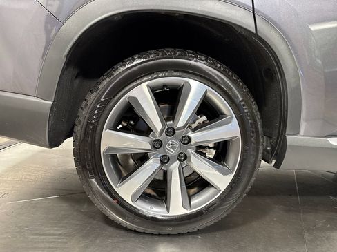 Used 2025 Honda Pilot Touring image 13