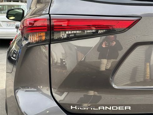 Used 2021 Toyota Highlander Platinum image 7