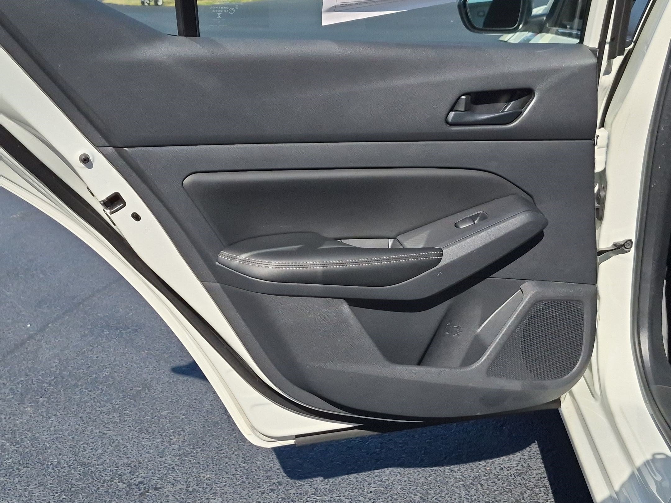 Used 2025 Nissan Altima 2.5 SV FWD image 28