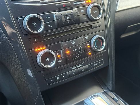 Used 2017 Ford Explorer XLT AWD/4WD image 28