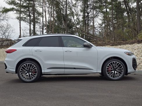 New 2026 Audi SQ5 Premium Plus image 28