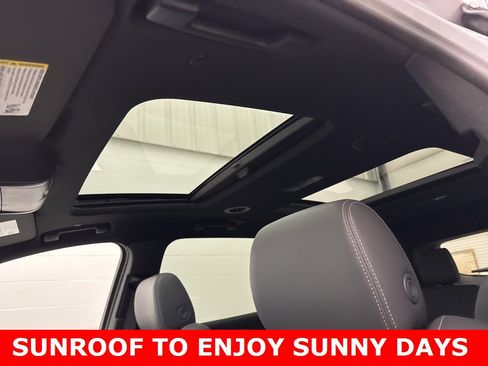 Used 2023 Buick Enclave Essence w/ Experience Buick Package image 6