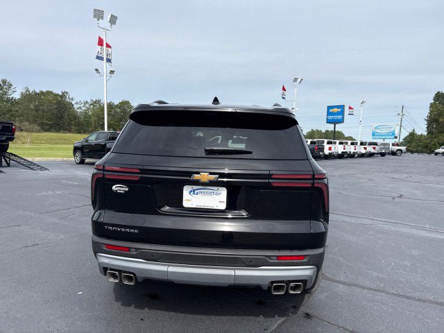 Used 2026 Chevrolet Traverse LT w/ Driver Confidence Package FWD image 4