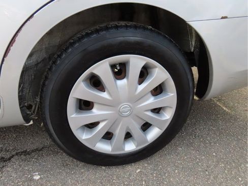 Used 2012 Nissan Versa SV image 30