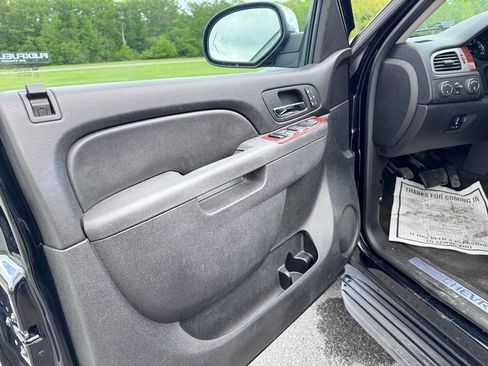 Used 2014 Chevrolet Suburban LTZ AWD/4WD image 7