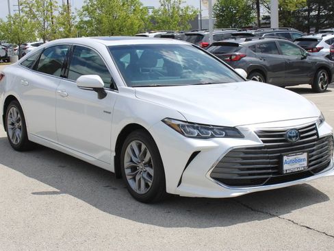 Used 2020 Toyota Avalon XLE w/ Moonroof Package FWD image 3