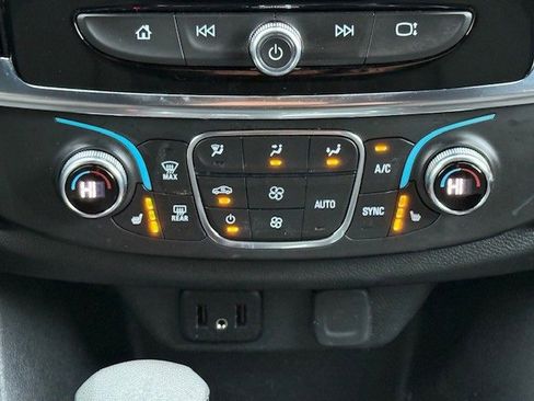 Certified 2023 Chevrolet Traverse LT image 24