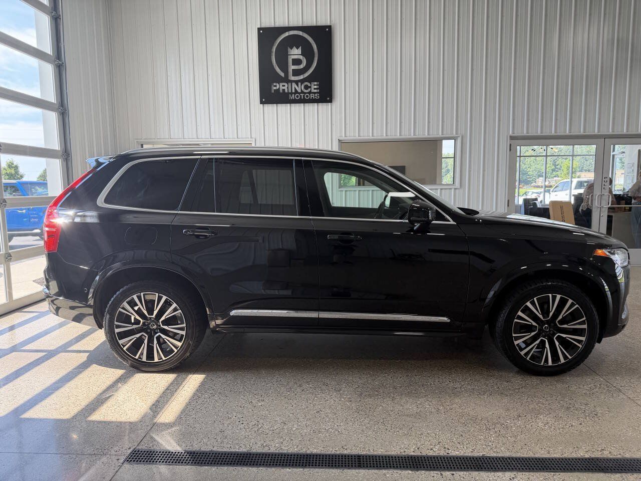 Used 2024 Volvo XC90 T8 Plus AWD/4WD image 5