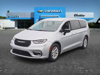 Used 2024 Chrysler Pacifica Touring-L
