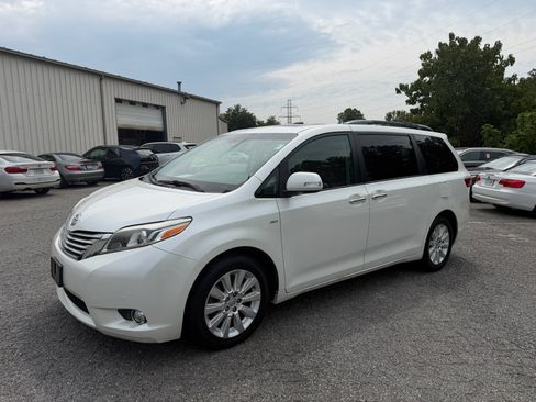 Used 2016 Toyota Sienna Limited Premium AWD/4WD image 3