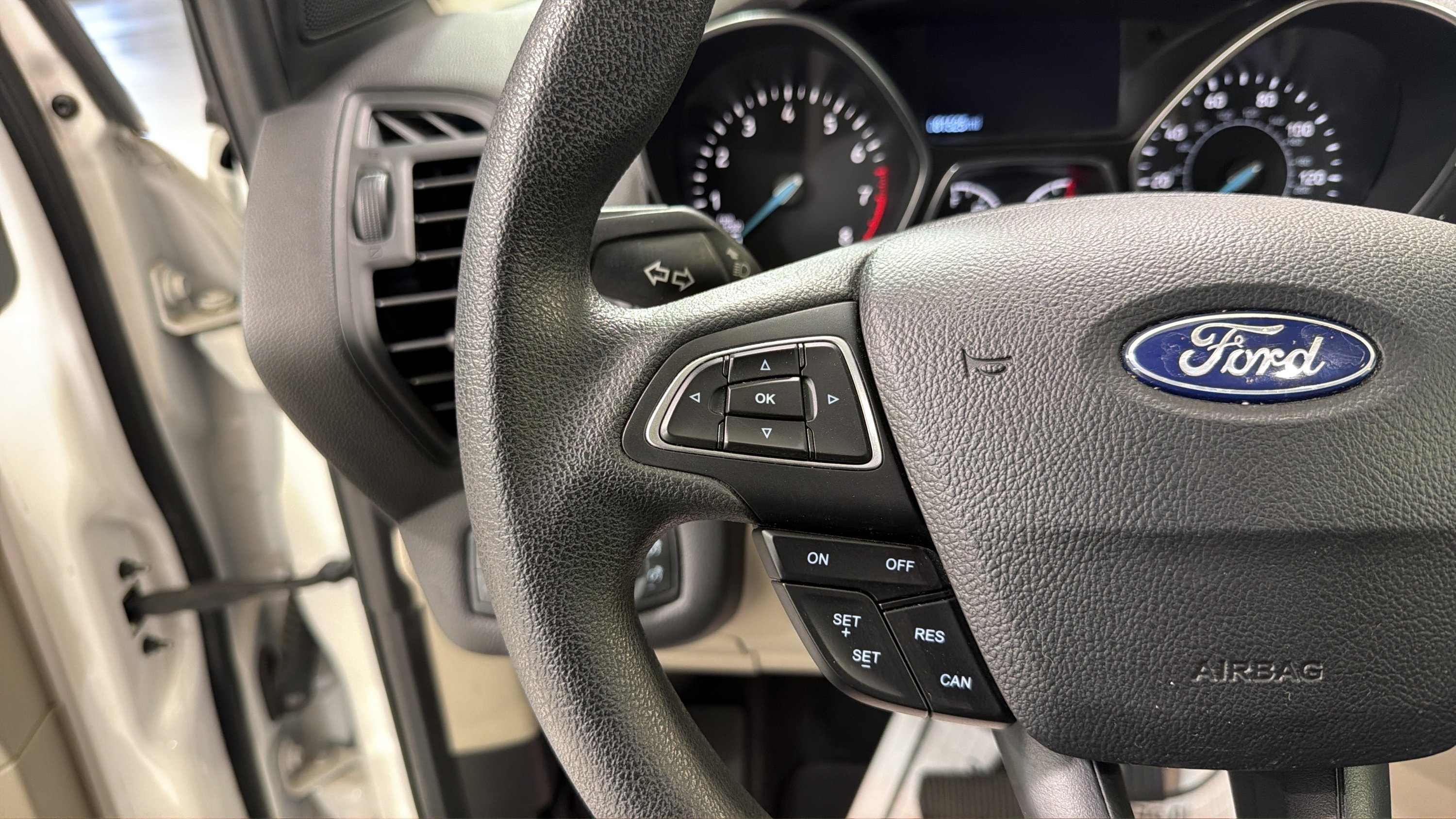 Used 2018 Ford Escape SE w/ SE Sync 3 Package AWD/4WD image 13