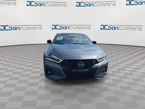 Used 2023 Nissan Maxima SR w/ Sport Mat Group FWD image 3