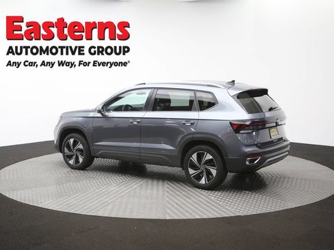 Used 2025 Volkswagen Taos SE AWD/4WD image 61