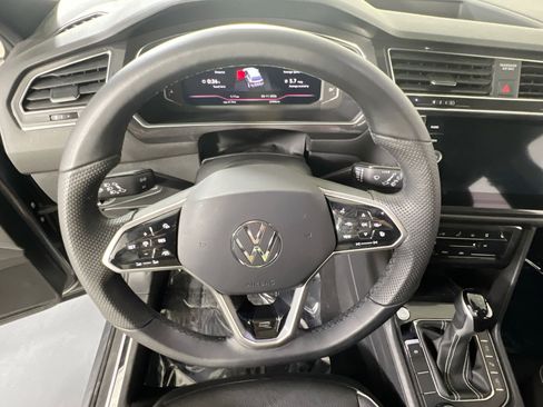 Used 2022 Volkswagen Tiguan SEL R-Line AWD/4WD image 11